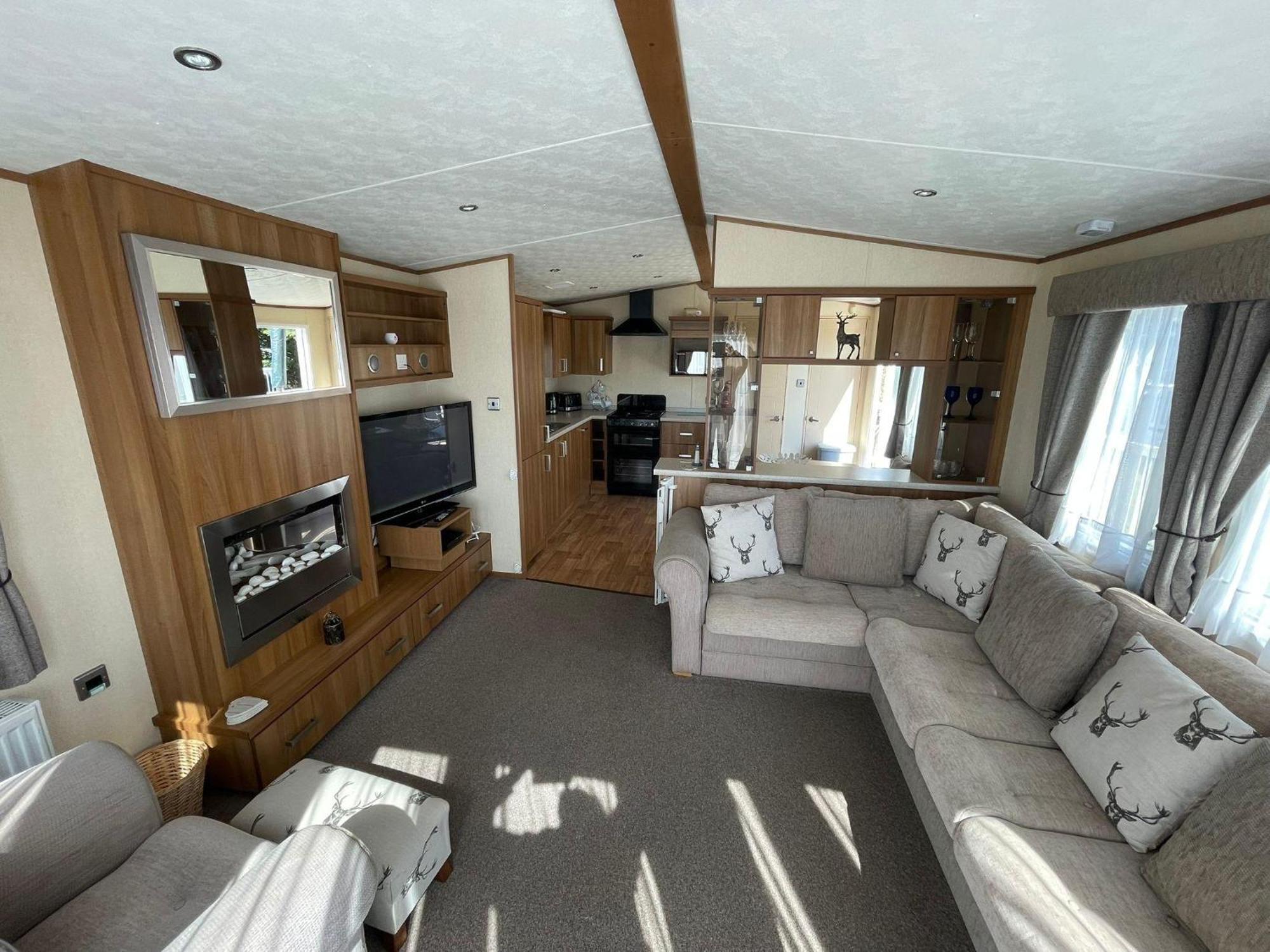 6 Berth Caravan With Decking At Manor Park In Hunstanton Ref 23017H Exterior photo