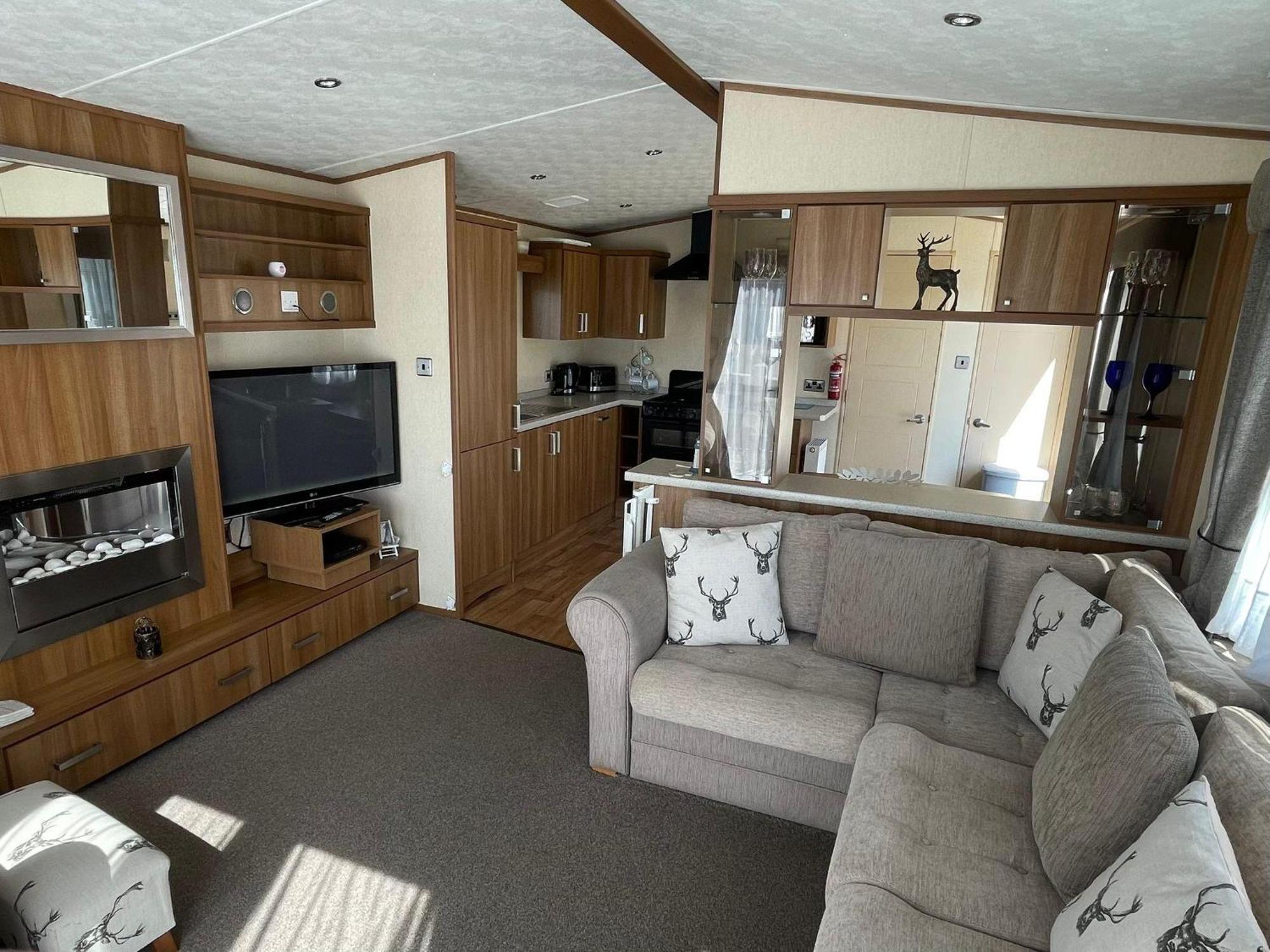 6 Berth Caravan With Decking At Manor Park In Hunstanton Ref 23017H Exterior photo